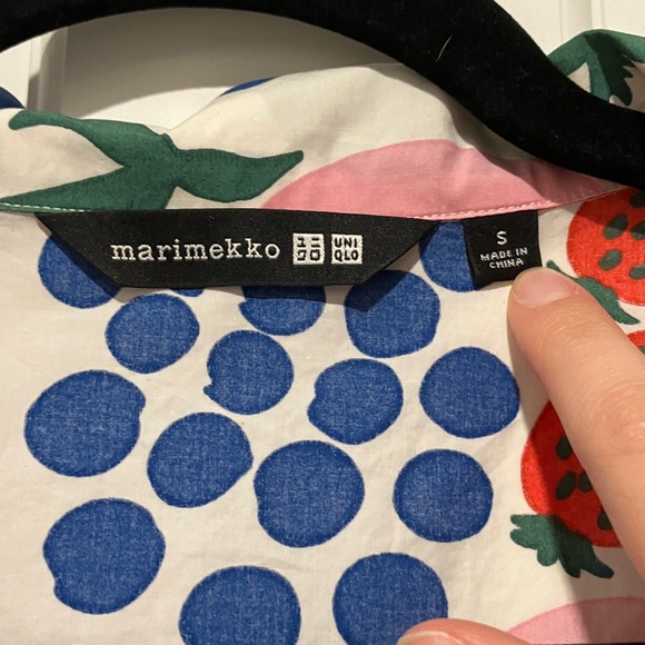 Marimekko x Uniqlo Fruit Dot Button-Up Size S — Blue Pink Green Red - Picture 3 of 6